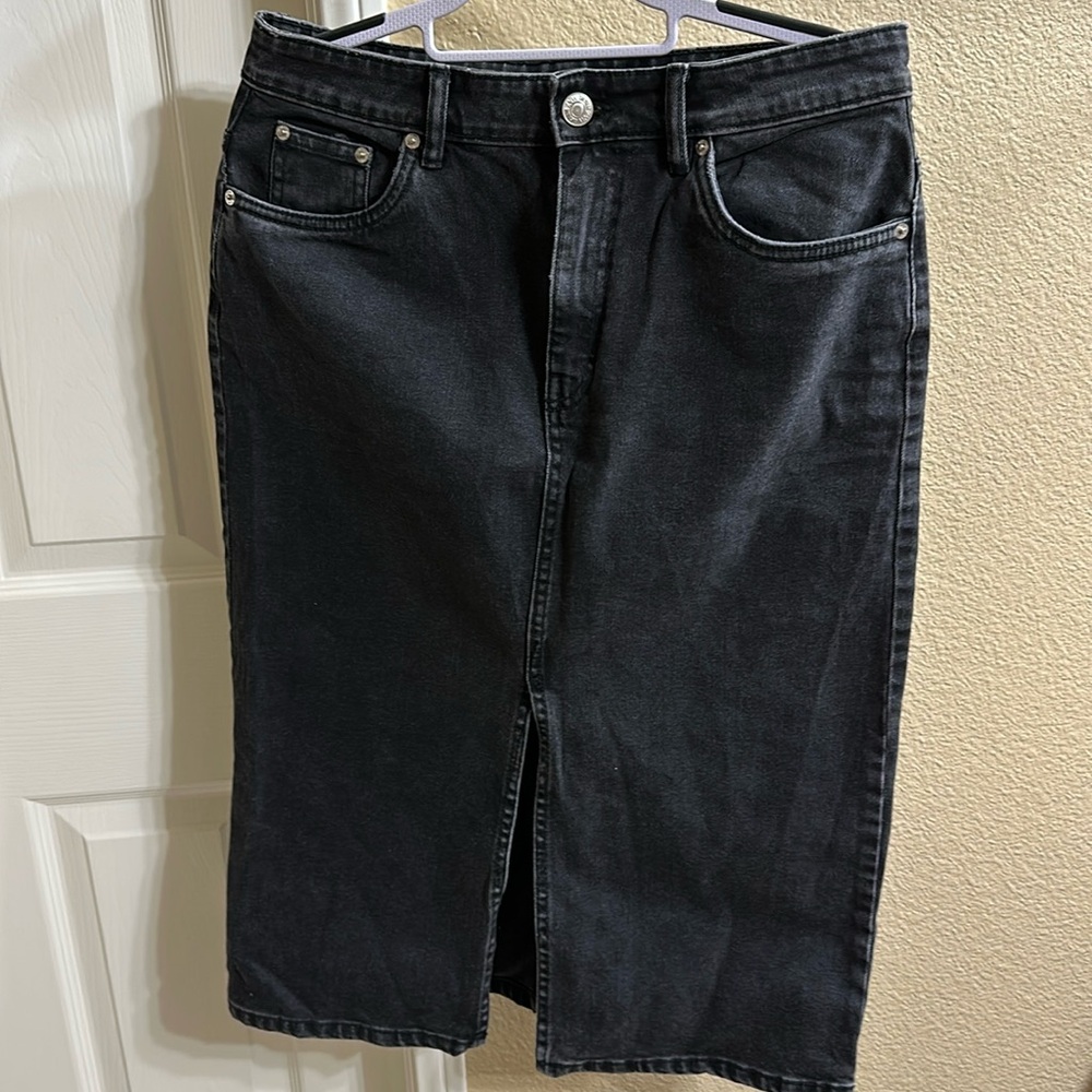Zara mid rise black denim skirt